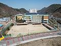 지한초등학교 전경 썸네일 이미지